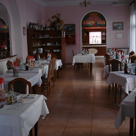 Hotel Mignon 50 Mt Dalla Spiaggia E Dall'Isola Pedonale Alassio Exteriör bild