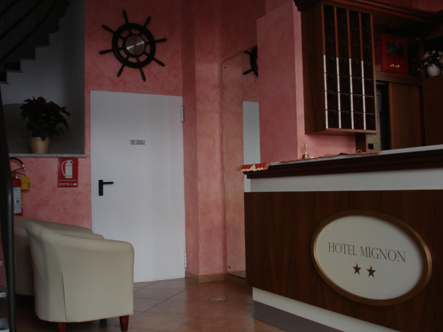 Hotel Mignon 50 Mt Dalla Spiaggia E Dall'Isola Pedonale Alassio Exteriör bild