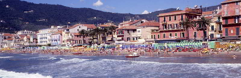 Hotel Mignon 50 Mt Dalla Spiaggia E Dall'Isola Pedonale Alassio Exteriör bild